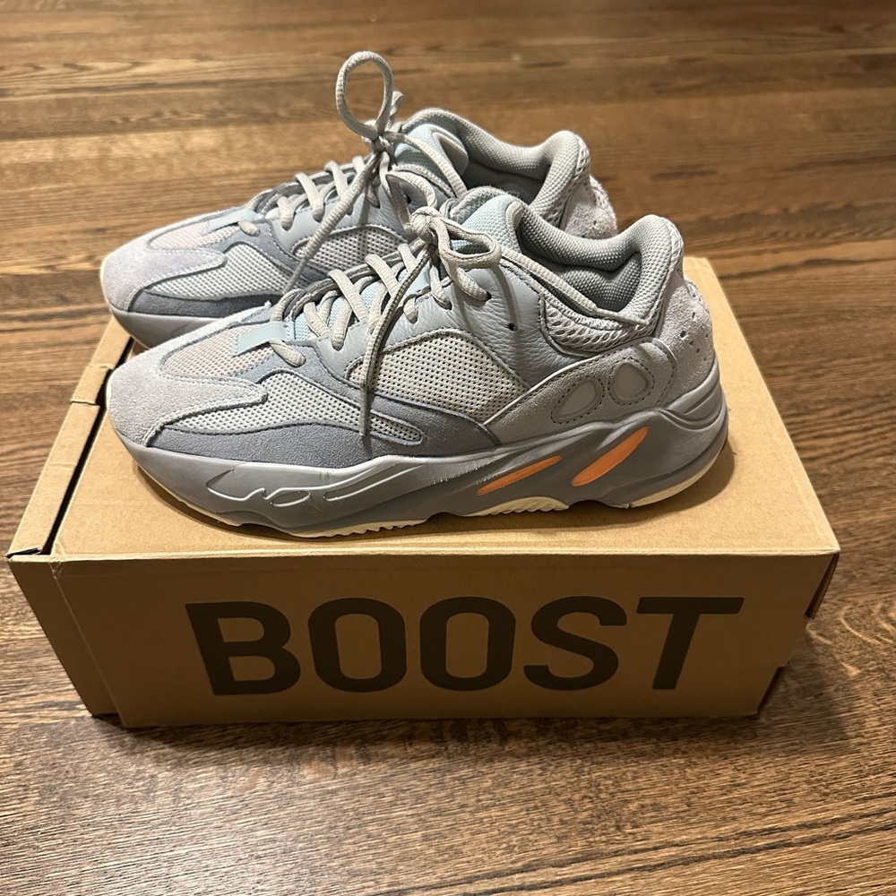 YEEZY BOOST 700